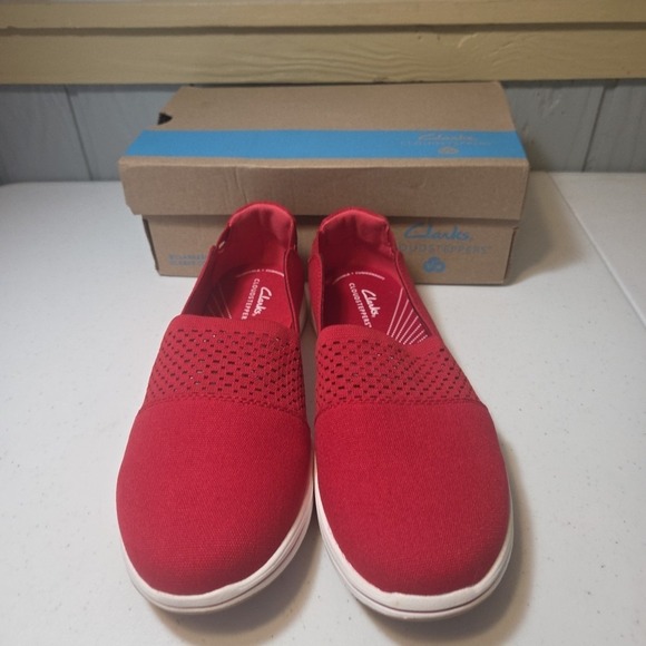 Womens Clarks Cloud Stepper Breeze Vibe Cherry Red Slip-ons Shoes Size 9 W New - Picture 2 of 12